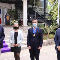 El Rector Sergio Mena junto a las máximas autoridades de la Universidad.