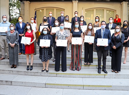 Universidad Gabriela Mistral realizó ceremonia de titulación de sus programas de postgrado