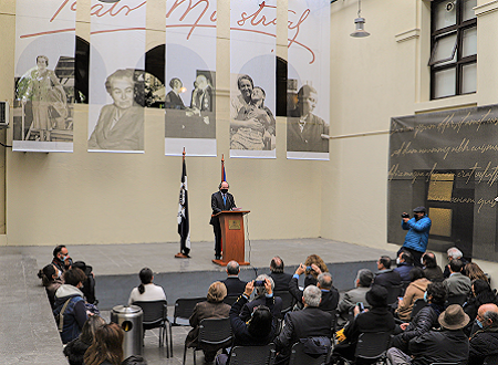 UGM aportó textos y cintas de audio para exposición sobre Gabriela Mistral inaugurada en la USS