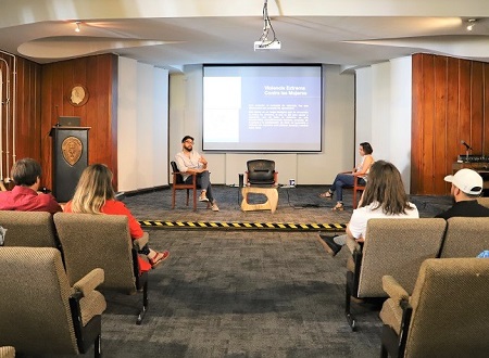 Escuela de Psicología y Dirección de Desarrollo Estudiantil realizaron conversatorio en el marco del Día Internacional de la Eliminación de la Violencia Contra la Mujer