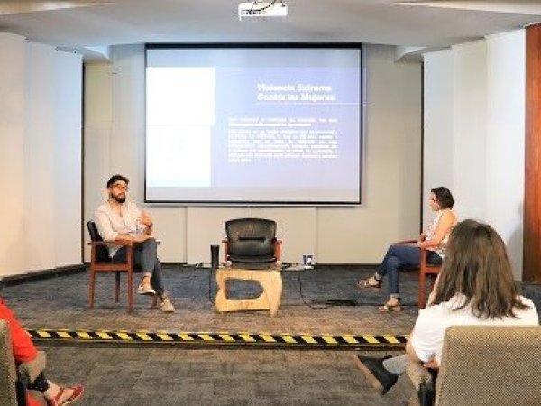 Escuela de Psicología y Dirección de Desarrollo Estudiantil realizaron conversatorio en el marco del Día Internacional de la Eliminación de la Violencia Contra la Mujer