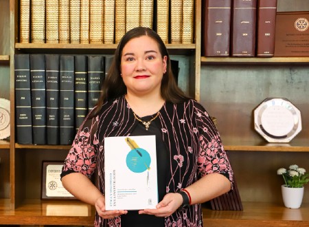 Profesora de Derecho UGM Javiera Farías fue destacada por aporte investigativo interuniversitario en libro de Ediciones UC