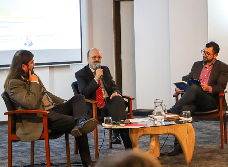 Académico UGM Javier Piñeiro presentó libro “Quo Vadis, Una reseña de la historia contemporánea de Chile”