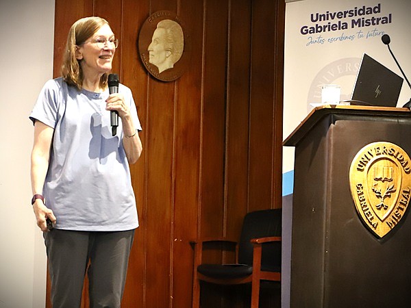Video: Dra. Barbara Oakley en la UGM: 
