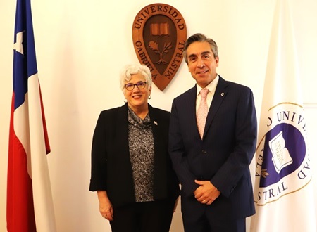 Dra. Deb Adair, CEO de Quality Matters (QM), se reunió con autoridades de la Universidad Gabriela Mistral