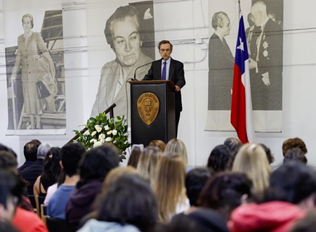 Universidad Gabriela Mistral inauguró Año Académico 2024 con Clase Magistral del ex ministro René Cortázar