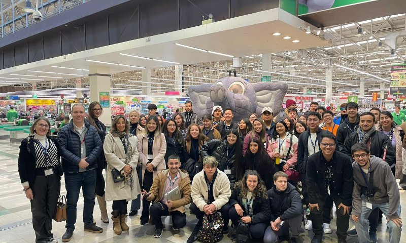 Estudiantes de Ingeniería Comercial y Administración de Empresas UGM visitaron Grupo Cencosud