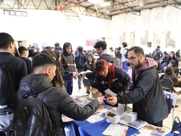 Más de 100 estudiantes del Colegio Arturo Matte Larraín vivieron la experiencia de ser mistralinos por un día