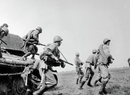 Escuela de Humanidades conmemora 80 años del fin de la II Guerra Mundial con ciclo internacional de charlas