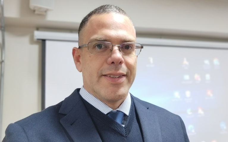 Profesor de la Escuela de Humanidades UGM, Franklim Colletti, obtiene doctorado con máxima distinción