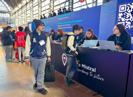 Universidad Gabriela Mistral participó en Feria SIAD 2025 con orientación personalizada para futuros estudiantes