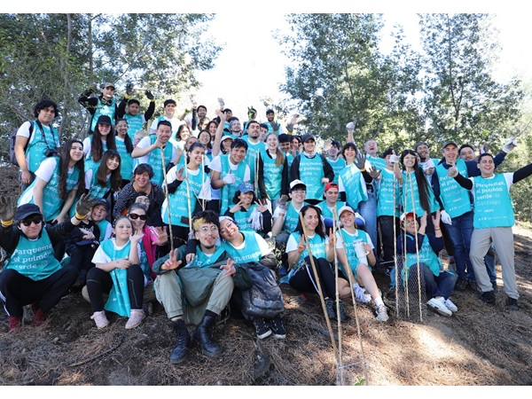 UGM participa en especial voluntariado de reforestación en el Parque Metropolitano de Santiago