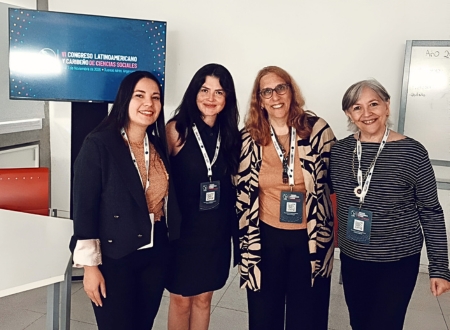 UGM presenta aprendizajes del acompañamiento con tutores pares en Congreso de Ciencias Sociales en Argentina