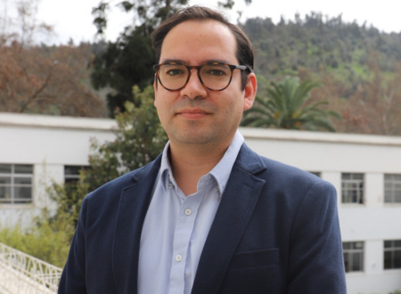 Académico de la Escuela de Humanidades UGM expone en prestigioso workshop internacional sobre guerra y literatura