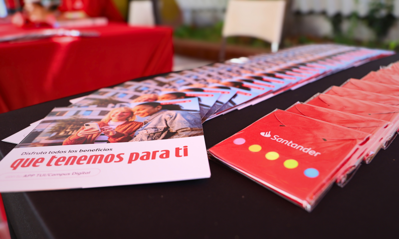 Activa tu App TUI en la UGM junto a Banco Santander