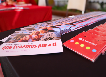Activa tu App TUI en la UGM junto a Banco Santander