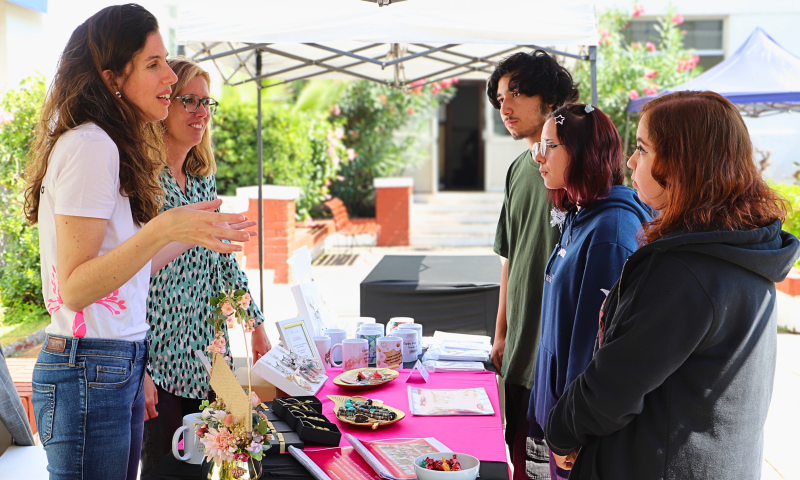 Feria de Vinculación con el Medio 2026 reúne a comunidad UGM y colaboradores estratégicos