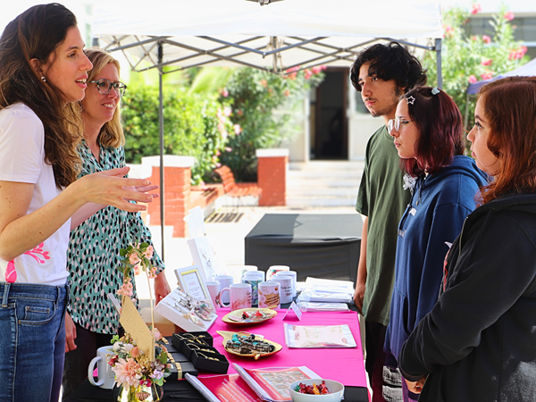 Feria de Vinculación con el Medio 2026 reúne a comunidad UGM y colaboradores estratégicos
