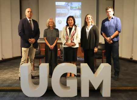 Diálogos Mistralinos: UGM conmemora los 137 años de Gabriela Mistral en conversatorio académico