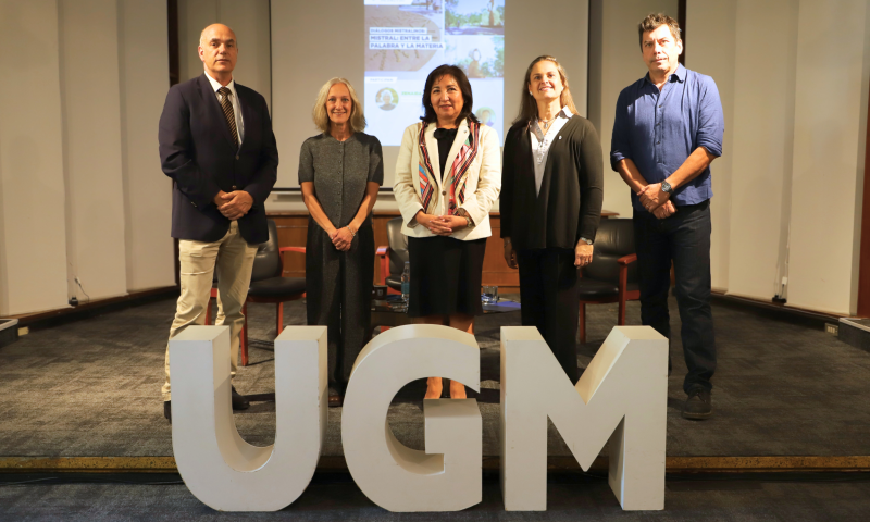 Diálogos Mistralinos: UGM conmemora los 137 años de Gabriela Mistral en conversatorio académico