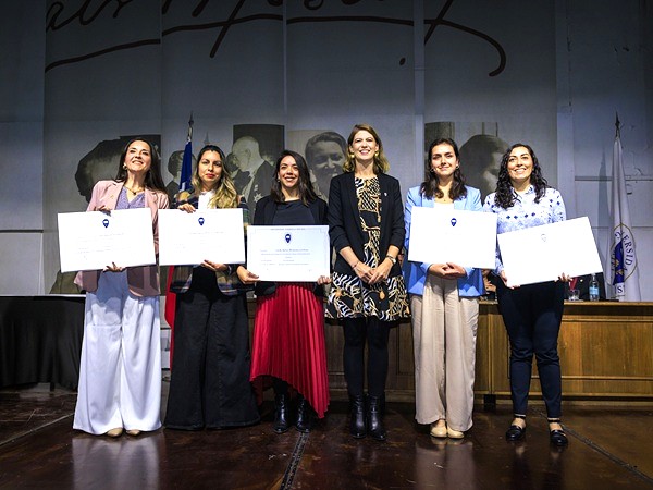 Universidad Gabriela Mistral celebró a sus egresados y titulados del período 2025-2026