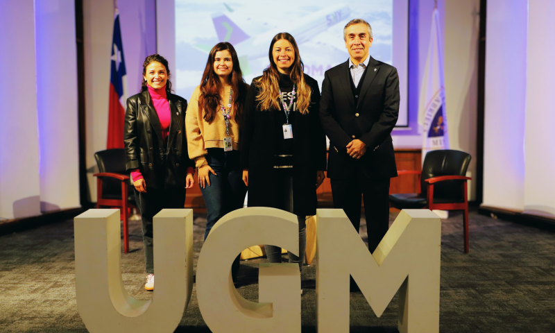 Equipos de SKY avanzan en nueva etapa de sus diplomados en la UGM