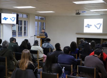 Arquitecto Nicolás Urzúa expuso sobre el uso de la madera industrializada como material constructivo en su charla “De la pieza al total”