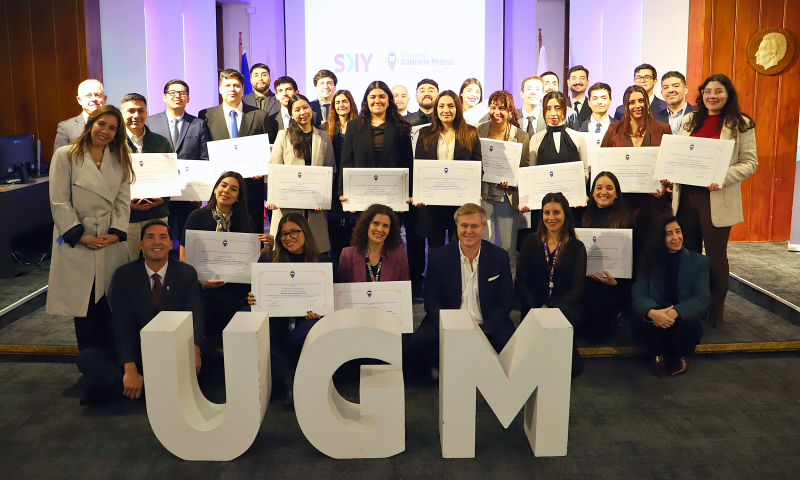 Titulación de diplomados UGM junto a SKY Airline refleja el valor de la formación continua